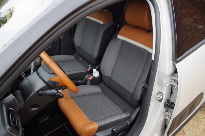 Az új C3-mal ismét magára talált a Citroën 5 Hangulatos a bőr-textil üléshuzat