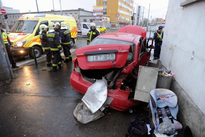 Megrázó képek a fővárosi balesetről, öten sérültek meg