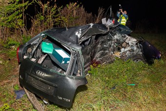 Megrázó fotókon a győrszemerei halálos baleset