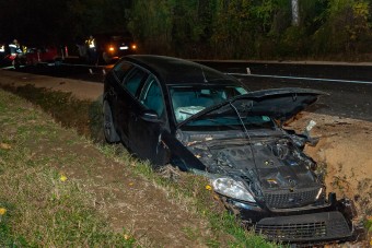 Megrázó fotók a 82-esen történt balesetről