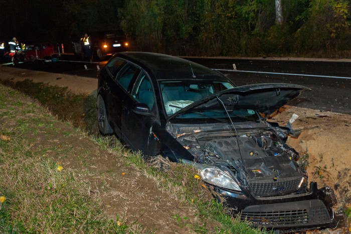 Megrázó fotók a 82-esen történt balesetről