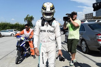 F1: Hamilton megint összeesküvést sejtet