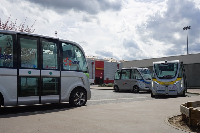 Világrekordot állítottak fel vezető nélküli buszokkal