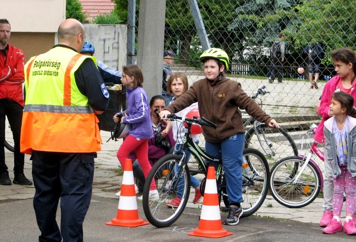 Itt a magyar autós forradalom 12 pontja 6 | Vezess gyerekek_kresz_diosgyor