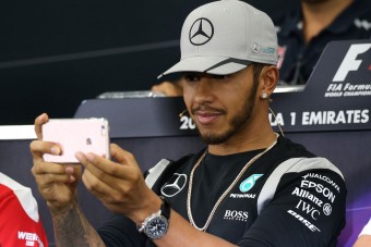 F1: Hamilton nem ússza meg a sajtótájékoztatót?