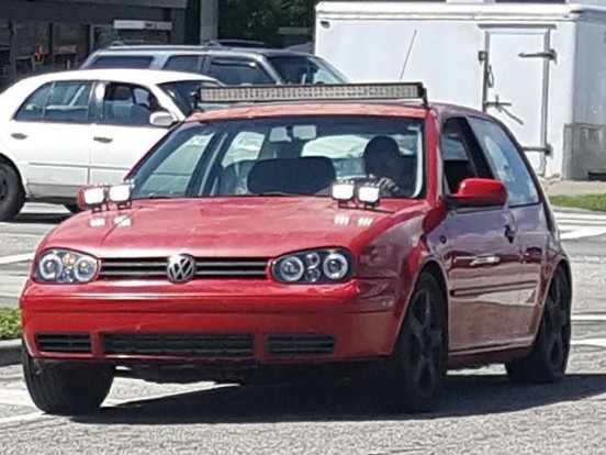 10 pusztító tuning-baleset, ami fájni fog a szemednek 10 Összeállításunk legszolidabb darabja, itt a fénytechnika igazán figyelemre méltó.