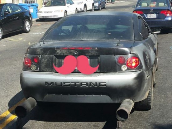 10 pusztító tuning-baleset, ami fájni fog a szemednek 2 Nem csak a jellegzetes Mustang csíklámpákat hajította messzire a tulajdonos, de a kályhacső kipufogóvéget is szó szerint értelmezte.