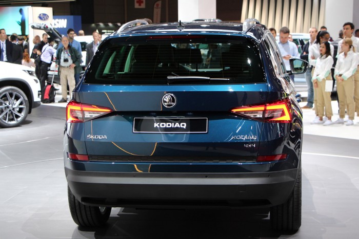 Milyen élőben a legdrágább Škoda? 4 125 és 190 lóerő közötti motorokkal jön a Škoda Kodiaq. Később lehet erősebb dízel és akár konnektorról tölthető hibrid is, ha igényli a piac. A technika a Passat GTE-ből adott hozzá