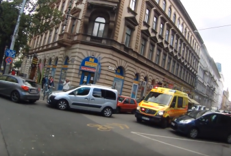 Menne a mentő, de a pesti dugó nem egyszerű