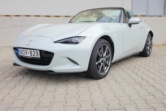 Tető nélküli aszfaltközeli élmény, LSD-vel felütve