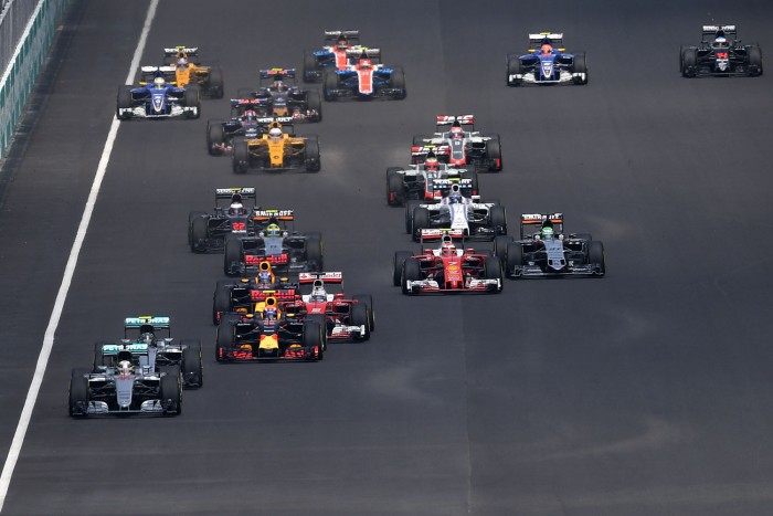 F1: Összeomlás a Mercedesnél, Ricciardo nyert