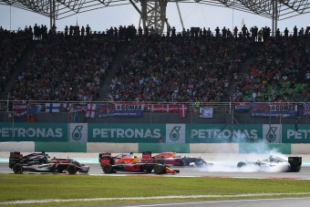 F1: Vettel nem érti, miért esett neki mindenki