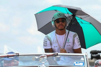 F1: Ezeket hallgatnák a pilóták az autóban