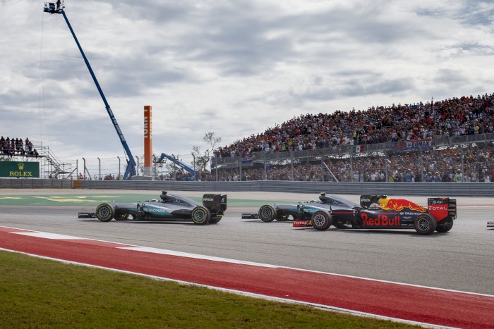 F1: A Mercedes-belharcból profitálhat a Red Bull?