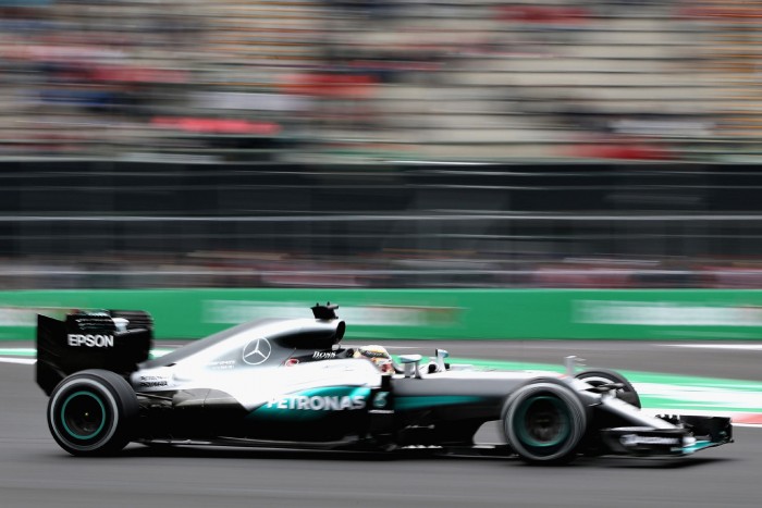 F1: Verstappen égett, Hamilton az élen