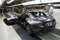 Már gyártják a Mazda keménytetős roadsterét 6