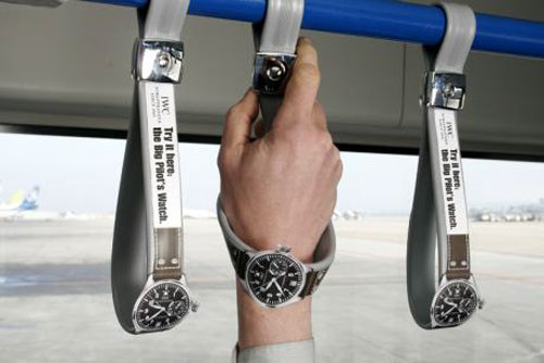 Óriásplakát még soha nem volt ennyire veszélyes 5 Pilot-Watch-Advertisement