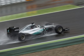 F1: Elmosta az eső Rosberg gumitesztjét
