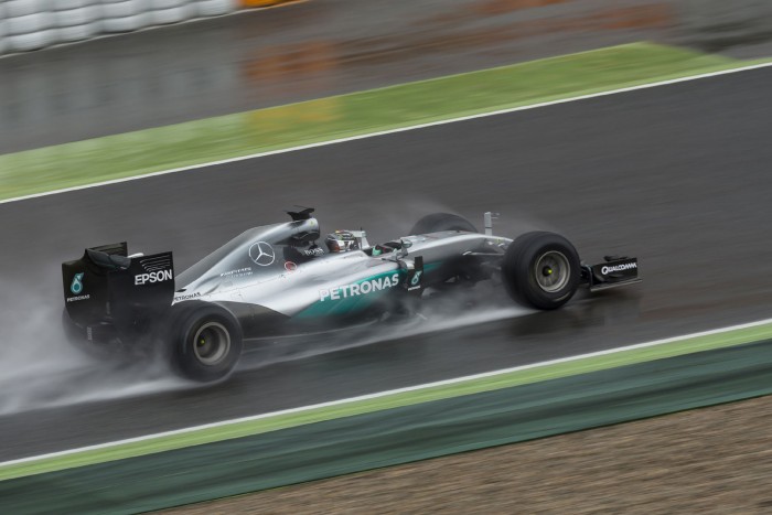 F1: Elmosta az eső Rosberg gumitesztjét