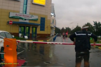 A sorompó, ami elbánt a bringással