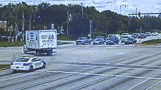 Magát büntette meg a rendőr, mert átment a piroson 1 | Vezess Still1025_00001_1477429495976_6628021_ver1.0