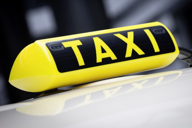 Hagymaszag miatt verekedett utasaival egy taxis