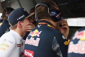F1: Verstappen autója mozdíthatatlan volt