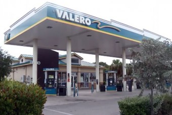 A benzinkút, ahol hárommillió forint egy tankolás