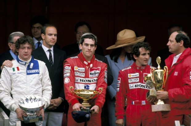 F1-es pilótával teszteltem 1 Stefano Modena (balra) kétszer állhatott a dobogón F1-es pályafutása alatt. Először Monte Carlóban 1989-ben, ahol Senna és Prost mögött lett harmadik