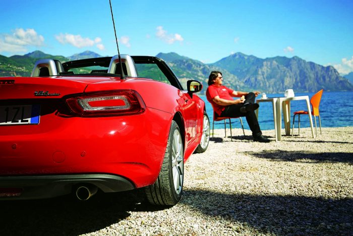 Fiat, ami velejéig Mazda 3 A csodás napsütésben itt az idő egy forró cappuccinóra és egy sajtos-sonkás paninóra