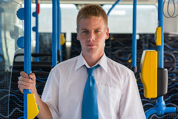 Mesemondó buszvezető a pestiek új hőse