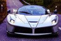 A harmadik LaFerrari-t birtokolja a pesti milliárdos 11