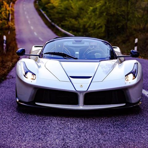 A harmadik LaFerrari-t birtokolja a pesti milliárdos 4