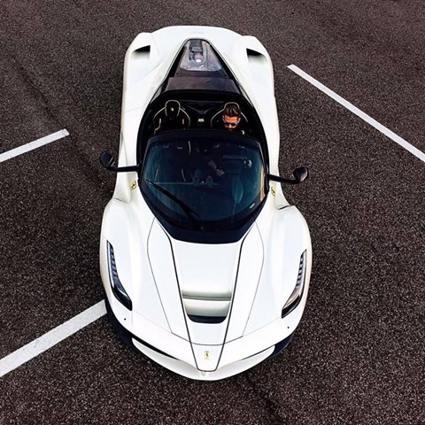 A harmadik LaFerrari-t birtokolja a pesti milliárdos 5