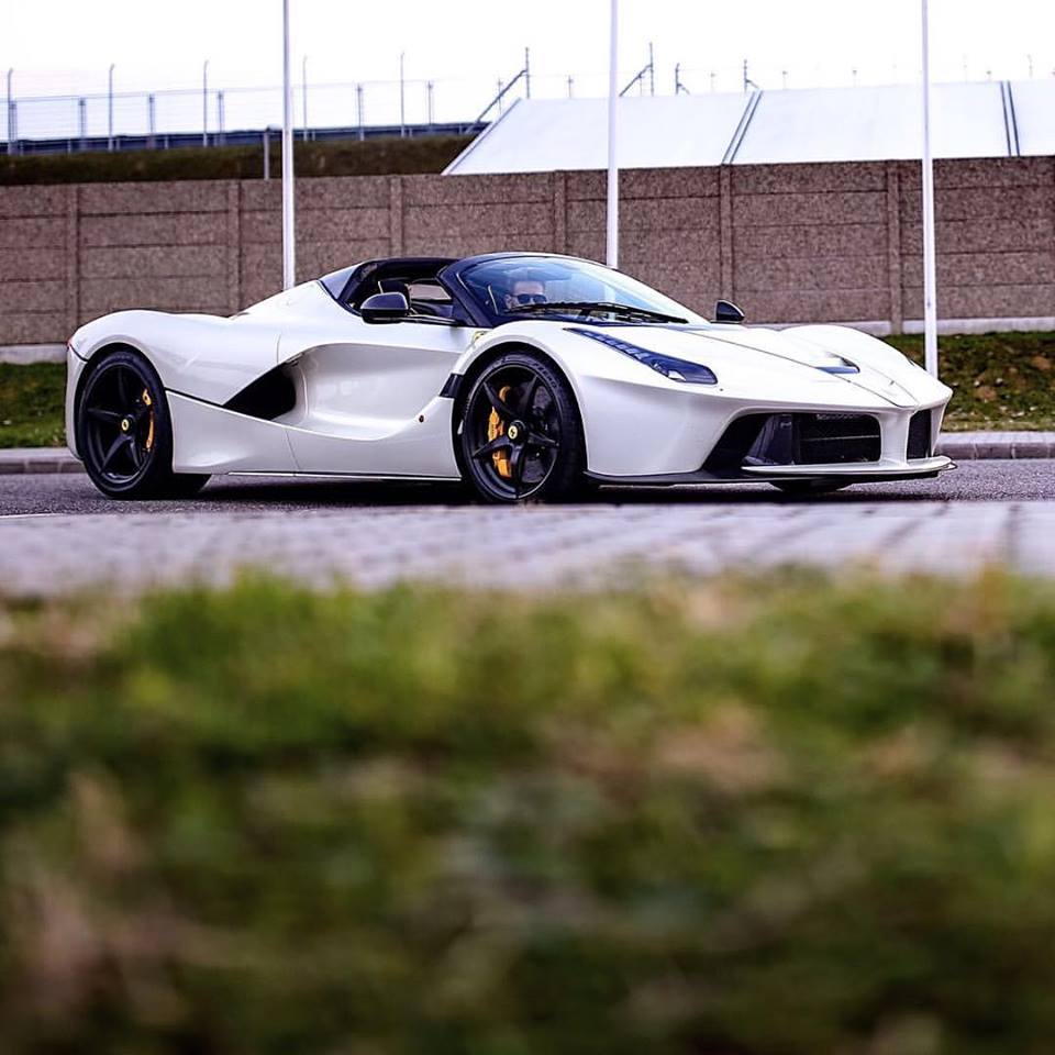 A harmadik LaFerrari-t birtokolja a pesti milliárdos 8