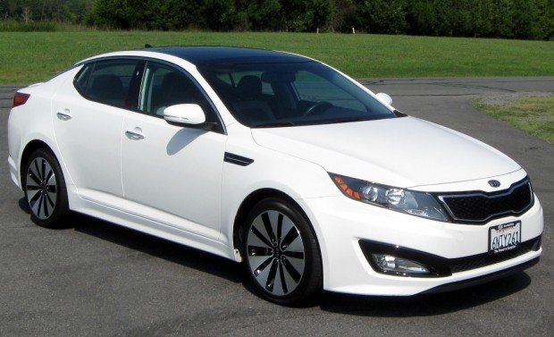 A Toyota babérjaira tör a Kia 2 2011_Kia_Optima_SX_--_08-26-2011