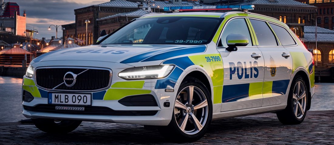 Luxuskombival tolják a svéd rendőrök