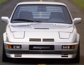 Hihetetlen, de a képen egy ritka BMW E30 rejtőzik