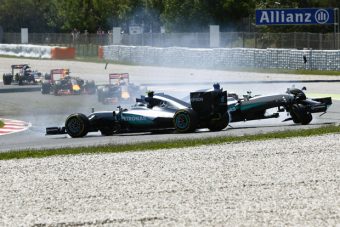 F1: Hamilton megfenyegette a Mercedest?