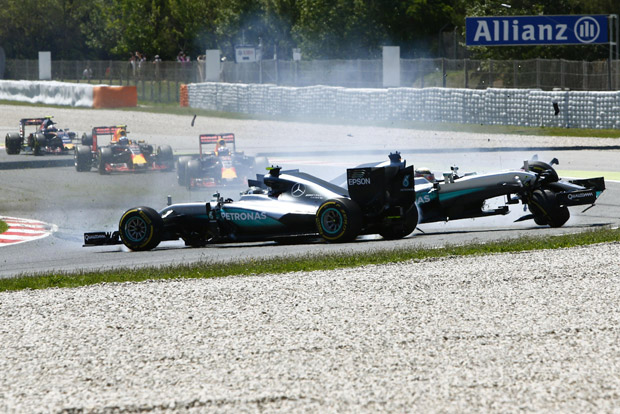 F1: Hamilton megfenyegette a Mercedest?