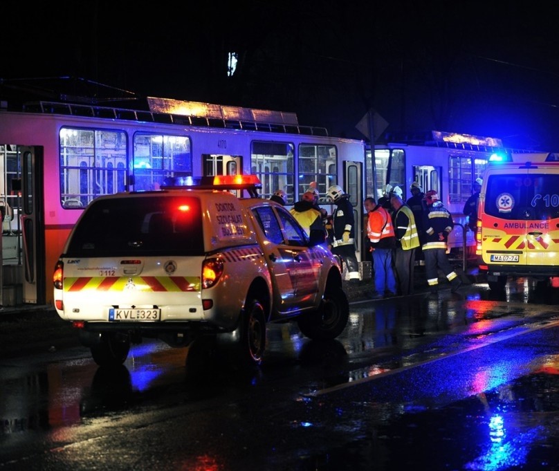 Két embert gázolt el a villamos Budapesten – megrázó fotókon a baleset 5