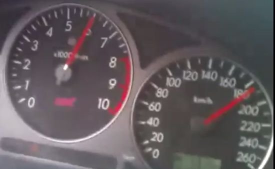 Így lesz felelőtlen száguldásból tömegbaleset