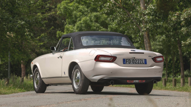 8 legendás autó, ami utódja farát kapta 2 Fiat 124 Spider