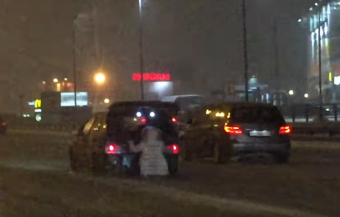 Az illegális autós síelés új szintjét mutatjuk most meg