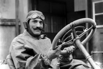 F1: Posztósapkától a high-tech bukóig - videó