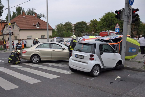 Jó modort tanul ezer magyar autós 2 baleset 3-as bp