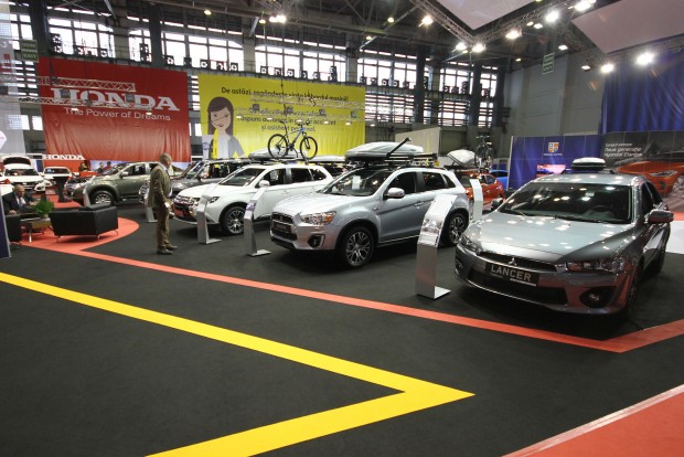 Kabrió Dacia, terepgumik és székely faautó Bukarestben 7 Komoly SUV kínálat