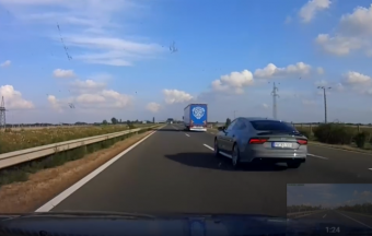 Szabálytalan sofőrökre vadászik egy magyar autós