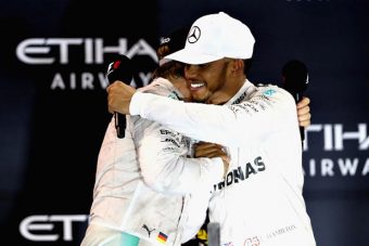 F1: A Mercedes elbeszélgetne Hamiltonnal
