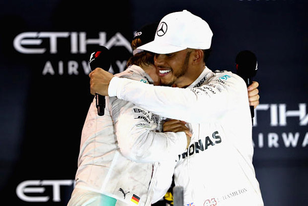F1: A Mercedes elbeszélgetne Hamiltonnal